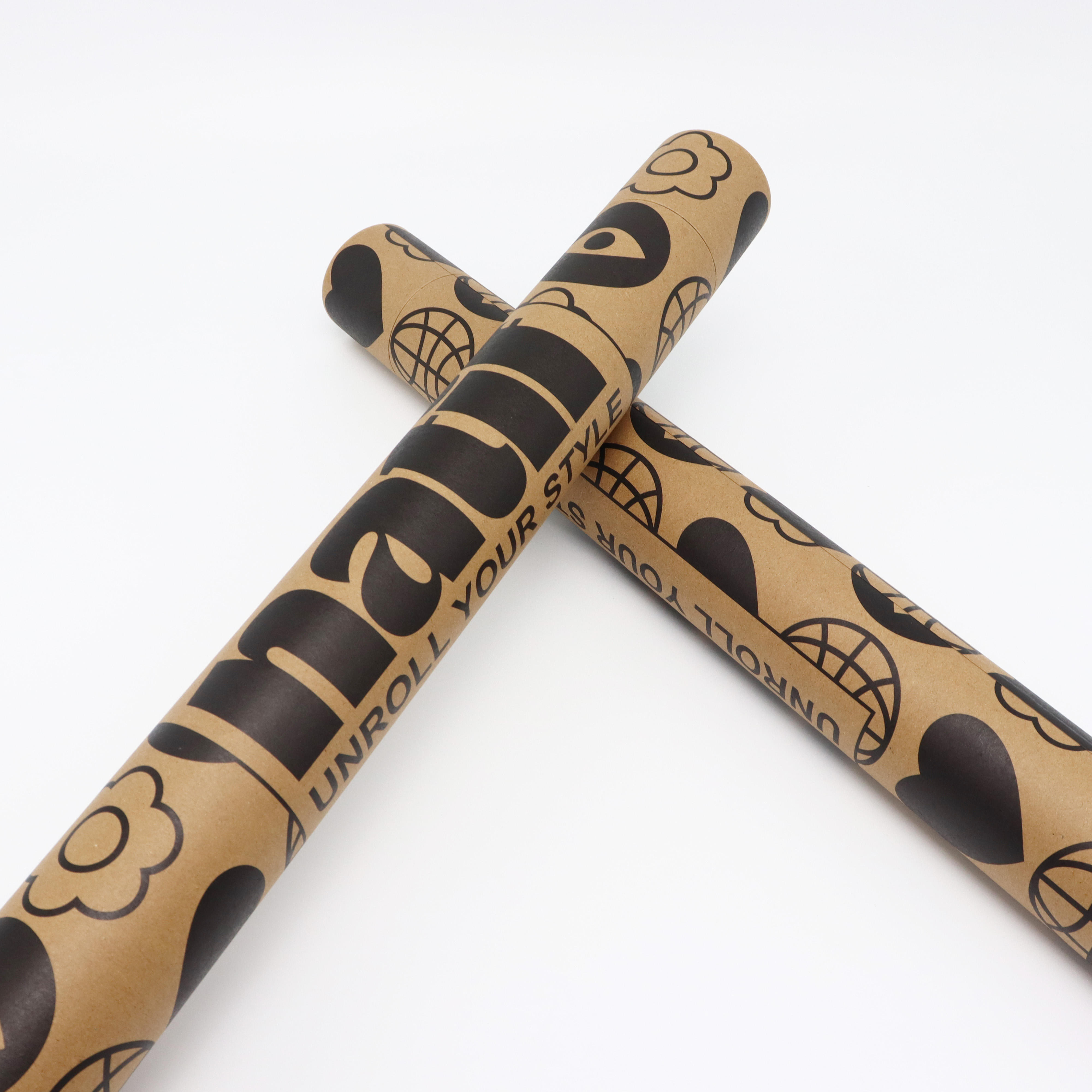 O papel biodegradável pode rolar o tubo de papel com o cilindro impresso da bola do tubo do papel de embalagem