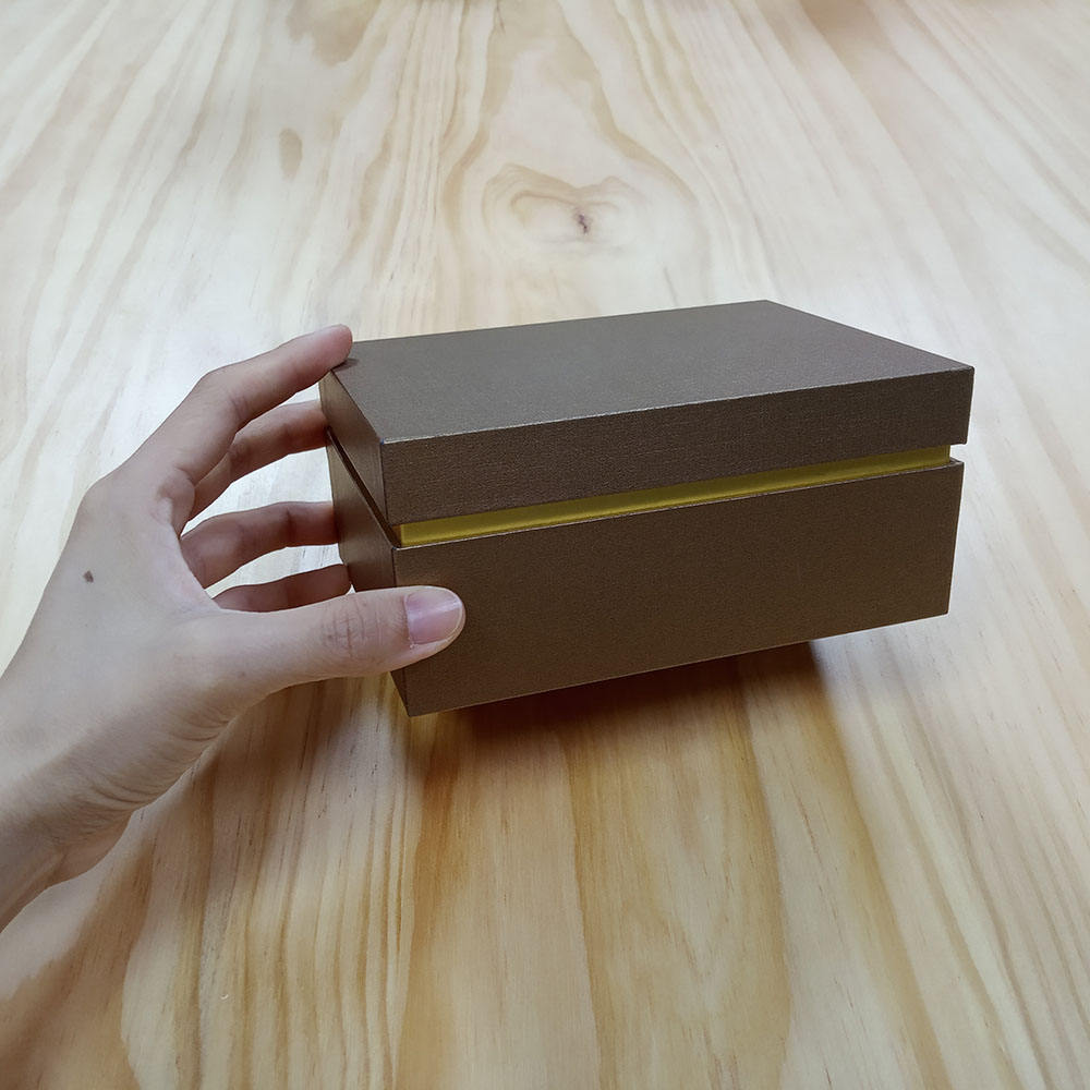 Caixa de papel para roupas com aba magnética de luxo personalizada, caixas de presente com fecho magnético dobrável