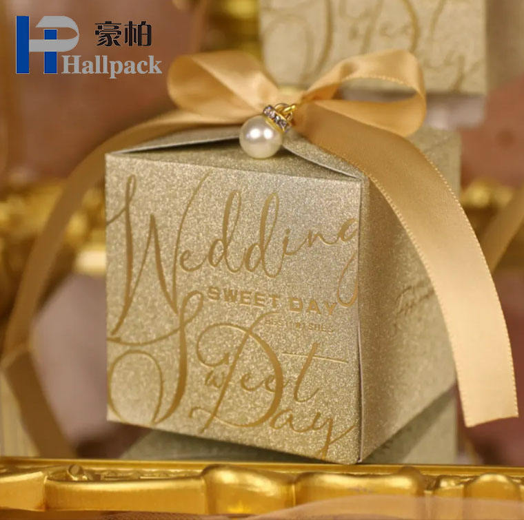 Caixa de presente pequena luxuosa dos doces do casamento caixa rígida do favor do brilho com laminação fosca da folha de ouro e manipulação de impressão de desaparecimento