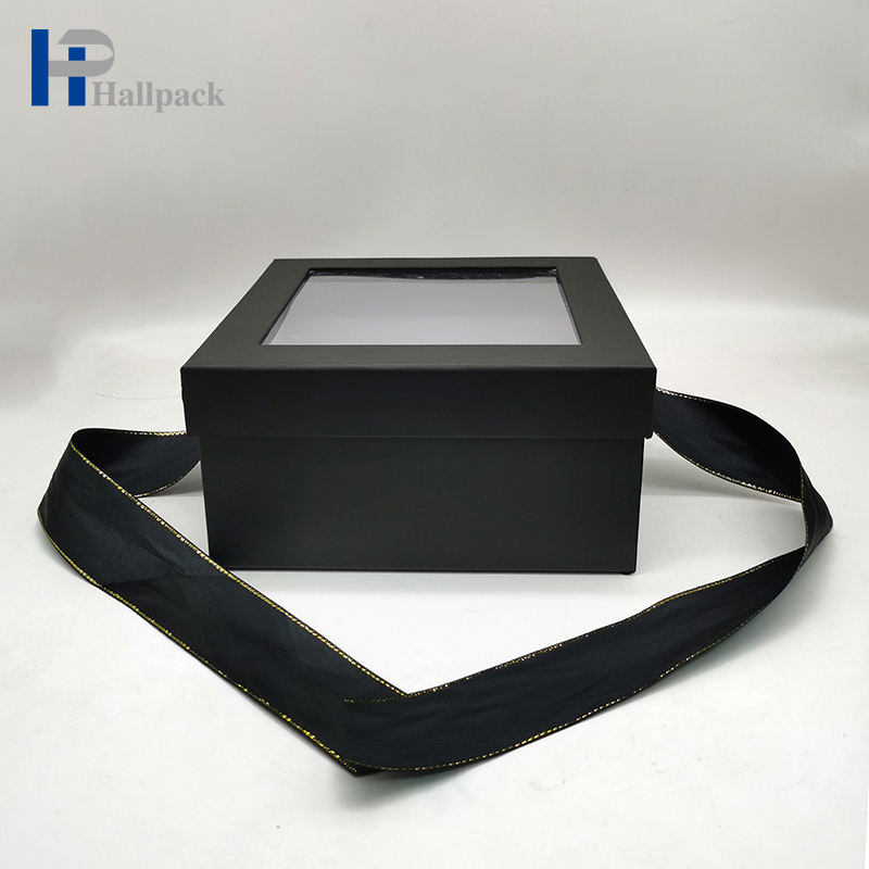 O cartão preto luxuoso veste a caixa de presente de papel com a tampa transparente do animal de estimação