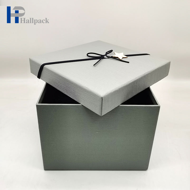Caixa luxuosa feita sob encomenda do cartão cinzento que empacota a caixa de papel com fita
