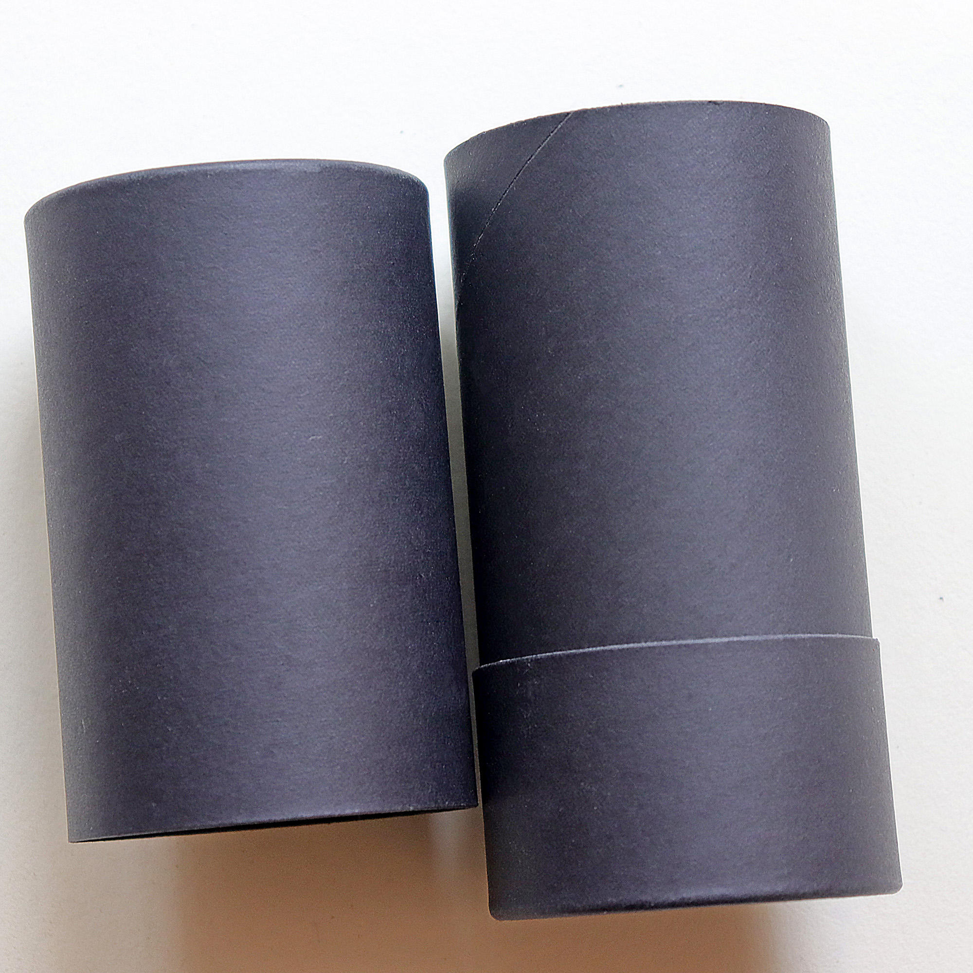 Embalagem de tubo de papel biodegradável preto com núcleo de tubo de papel artesanal de alta qualidade