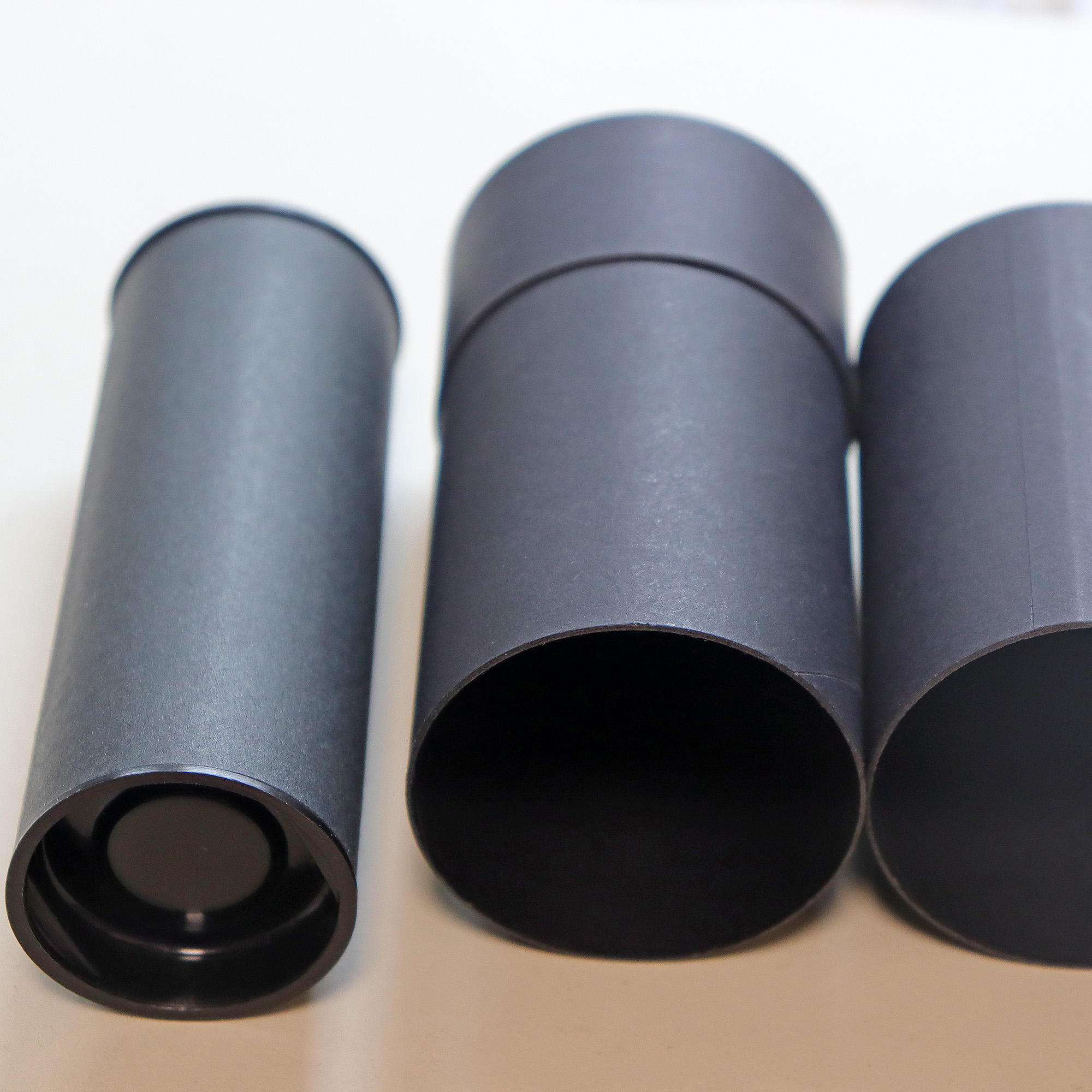Embalagem de tubo de papel biodegradável preto com núcleo de tubo de papel artesanal de alta qualidade