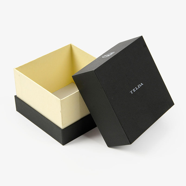 Atacado personalizado impresso feito à mão luxo papelão rígido preto simples caixa de presente com fecho magnético vazio