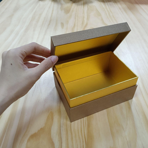 Caixa de papel para roupas com aba magnética de luxo personalizada, caixas de presente com fecho magnético dobrável