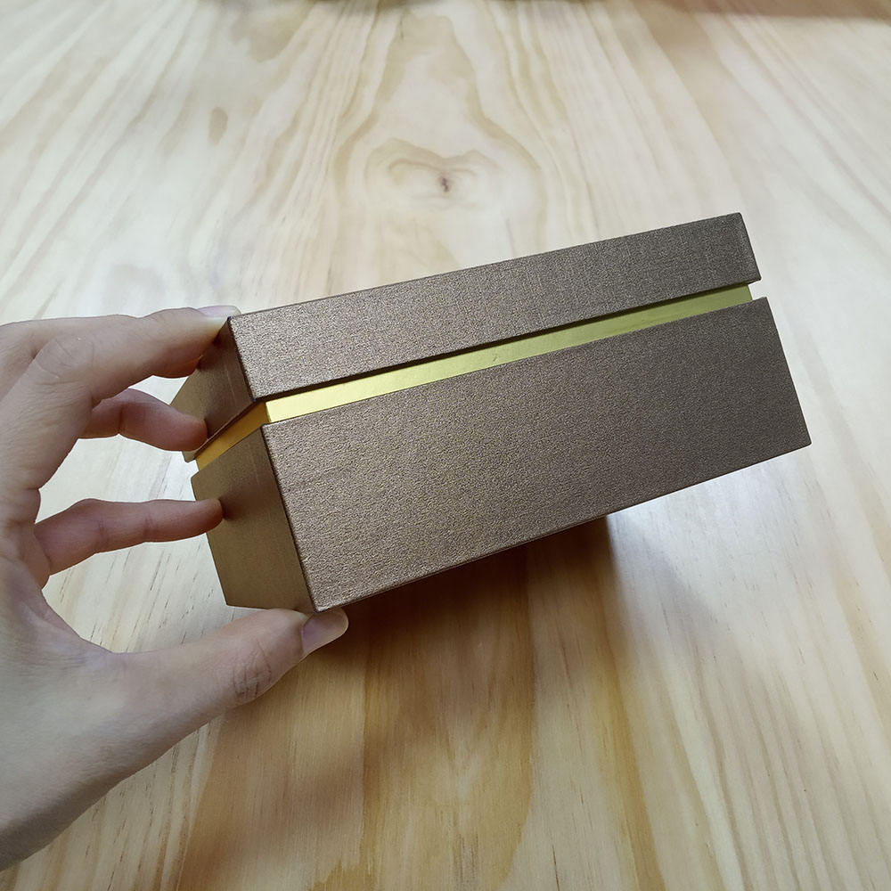 Caixa de papel para roupas com aba magnética de luxo personalizada, caixas de presente com fecho magnético dobrável