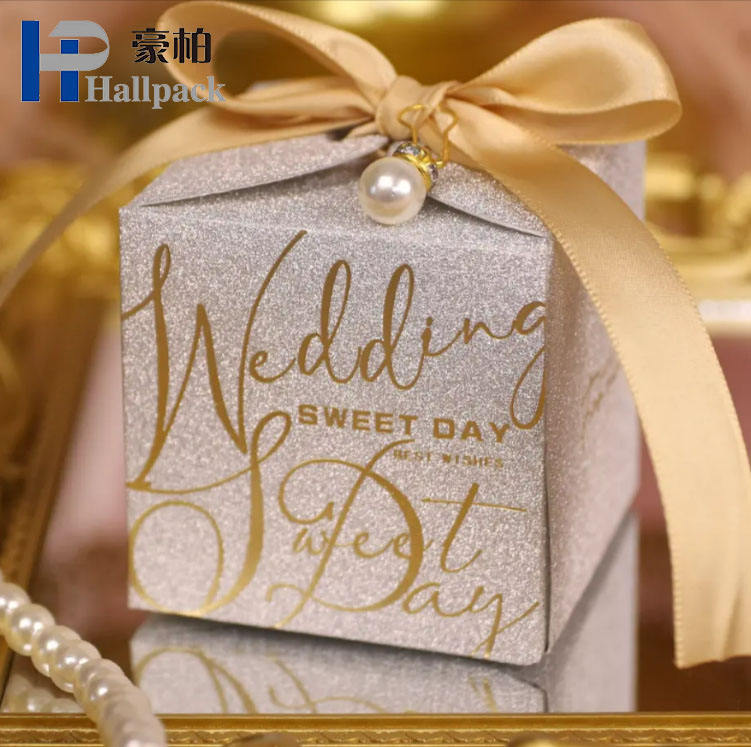 Caixa de presente pequena luxuosa dos doces do casamento caixa rígida do favor do brilho com laminação fosca da folha de ouro e manipulação de impressão de desaparecimento
