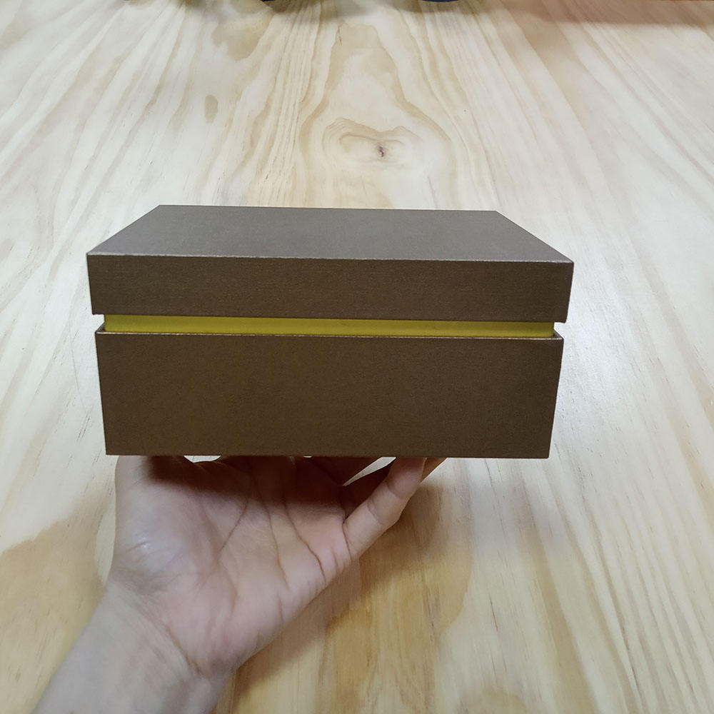 Caixa de papel para roupas com aba magnética de luxo personalizada, caixas de presente com fecho magnético dobrável
