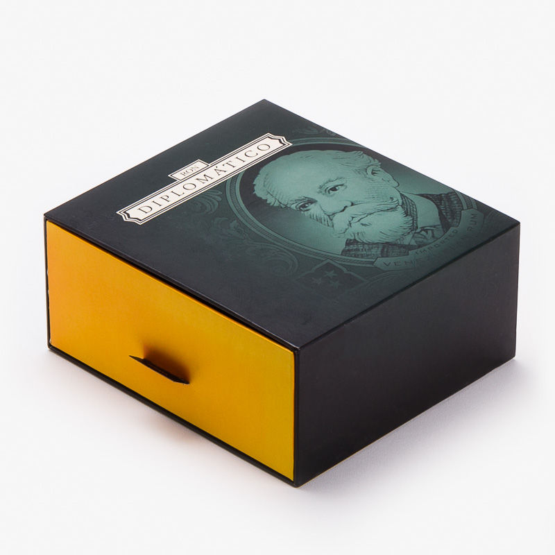 Atacado personalizado impresso feito à mão luxo papelão rígido preto simples caixa de presente com fecho magnético vazio