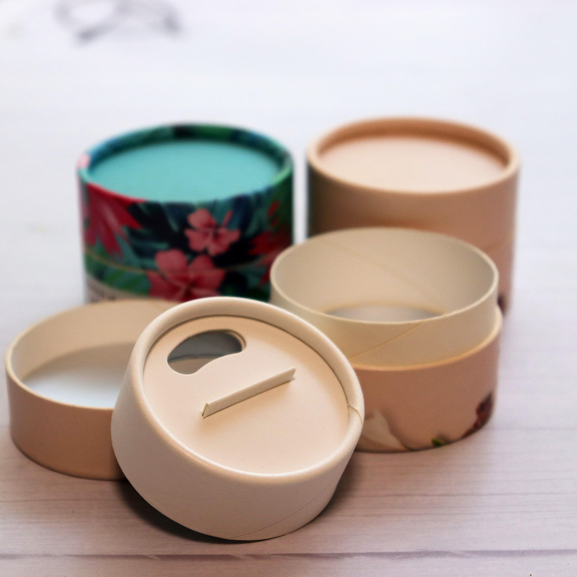 Material Kraft personalizado ColorSmall Salt Spice Shaker Pó Cosméticos Embalagem Caixa de cilindro de tubo de papel