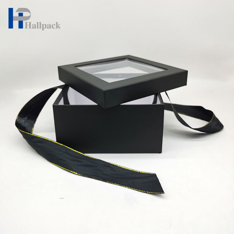 O cartão preto luxuoso veste a caixa de presente de papel com a tampa transparente do animal de estimação