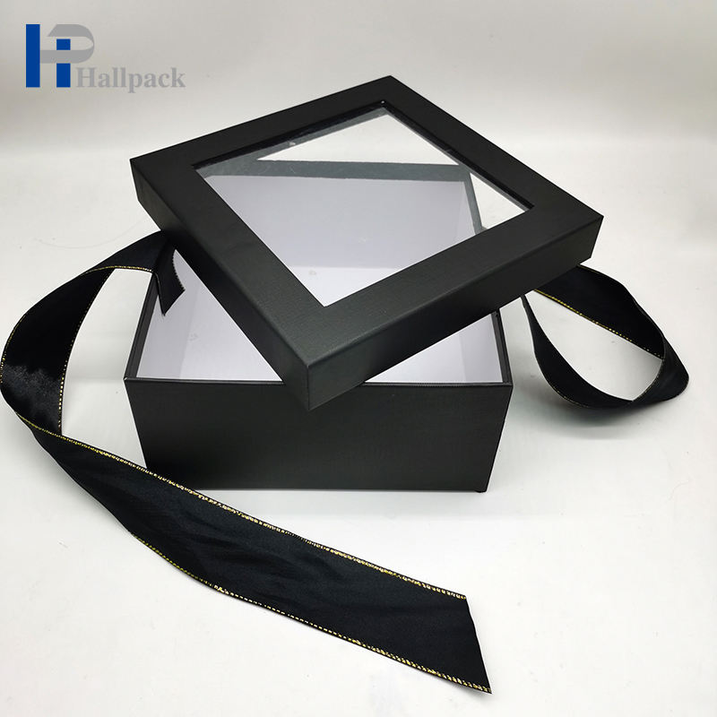 O cartão preto luxuoso veste a caixa de presente de papel com a tampa transparente do animal de estimação